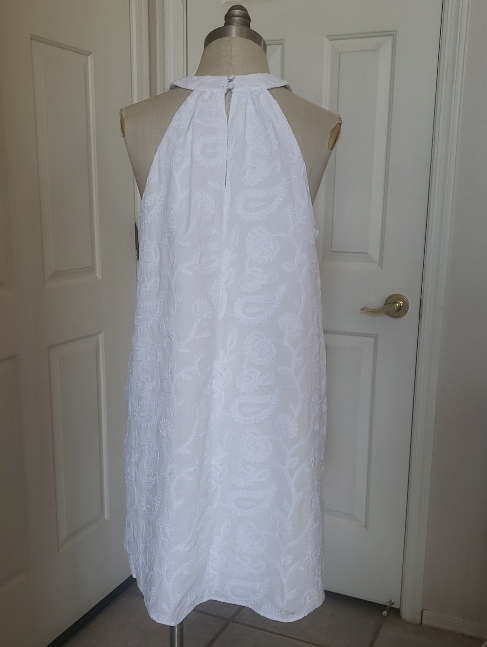 LOFT White Halter Shift Dress • Embroidered Floral Cotton • MP Petite • A-line - Picture 5 of 15